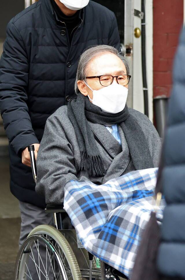 韩国79岁前总统李明博将在监狱过大年 福利是甜甜圈