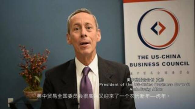 图为美中贸易全国委员会会长艾伦。图片来源：中国驻美国大使馆网站