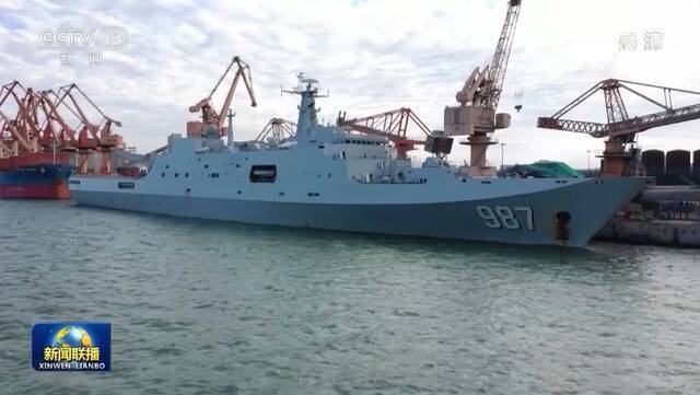 海军军舰运送援助汤加救援物资起程