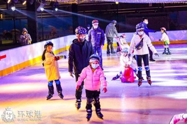 足不出沪也能溜冰、滑雪、打冰球，来看看这些藏在魔都里的“冰天雪地”