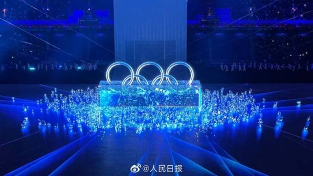 独具匠心！运动员走过巨大五环，“中国门”有多重含义