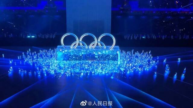 独具匠心！运动员走过巨大五环，“中国门”有多重含义