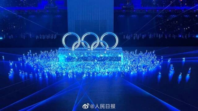 独具匠心！运动员走过巨大五环，“中国门”有多重含义