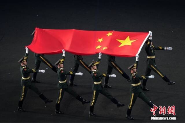 2月4日晚，举世瞩目的北京第二十四届冬季奥林匹克运动会开幕式在国家体育场隆重举行。中新社记者崔楠摄