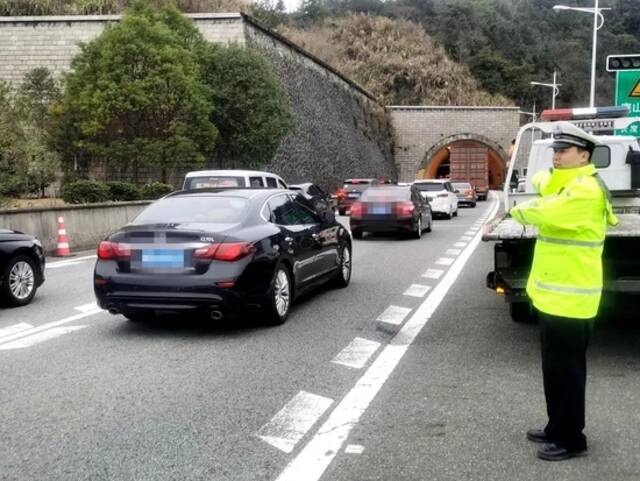 返程大车流已到，建议合理错峰避堵，提前了解绕行路线和出行攻略