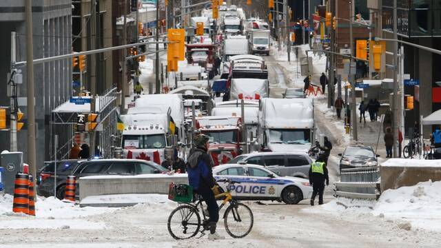加拿大渥太华警方开始对卡车司机抗议车队采取行动