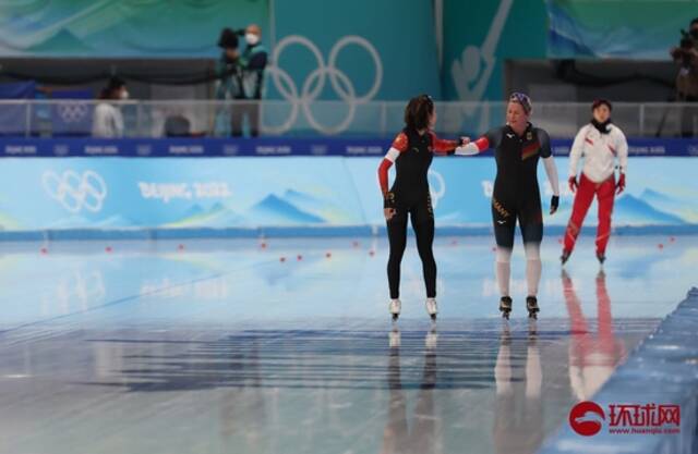 荷兰选手夺速度滑冰女子3000米金牌 打破奥运会纪录