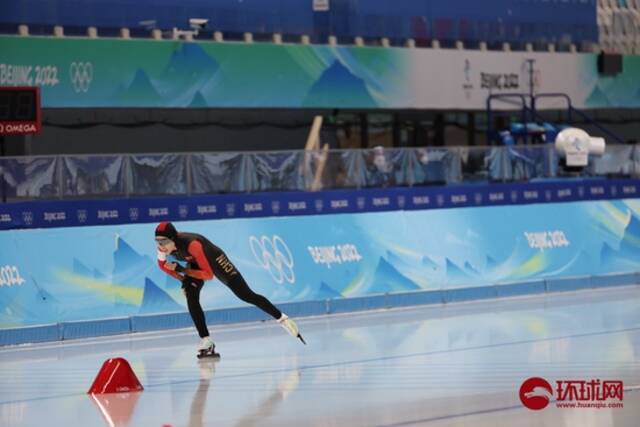 冰丝带首金诞生！荷兰名将斯考滕速度滑冰女子3000米夺冠