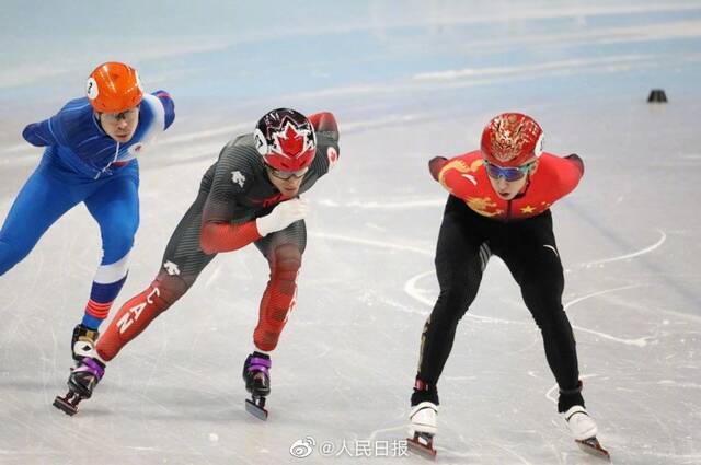 太稳了！短道速滑男子1000米预赛 武大靖小组第一晋级