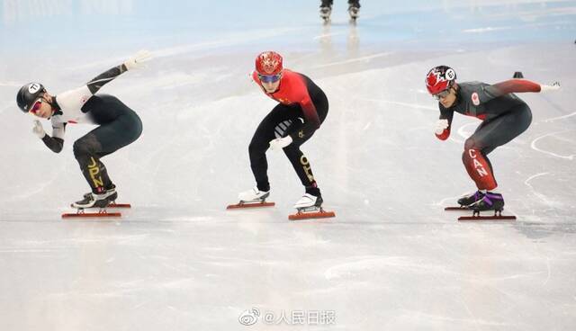 太稳了！短道速滑男子1000米预赛 武大靖小组第一晋级