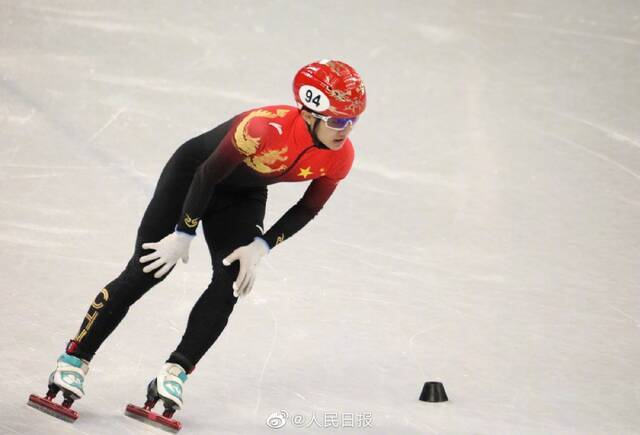 短道速滑男子1000米预赛 李文龙位列小组第三