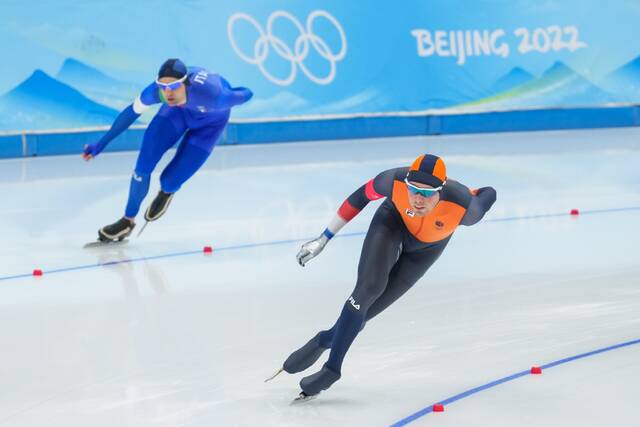 “冰丝带”这块“最快的冰”上，连续两天诞生奥运会新纪录