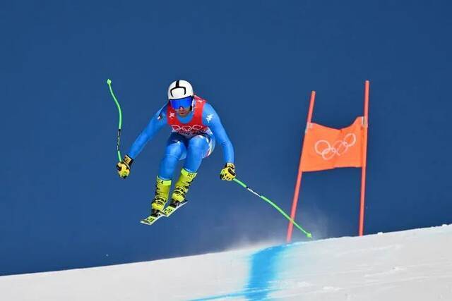 2月3日，北京冬奥会高山滑雪男子滑降项目第一次训练在北京延庆国家高山滑雪中心举行。图为意大利选手马泰奥·马尔萨利亚在训练中。新华社记者陈益宸摄