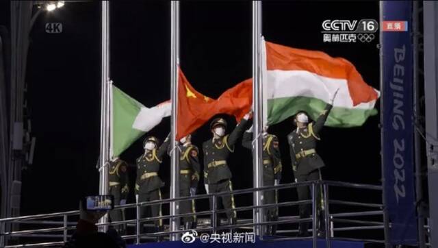 升国旗，奏国歌！中国队登上冬奥最高领奖台
