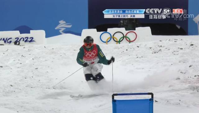 澳大利亚运动员获得自由式滑雪女子雪上技巧金牌
