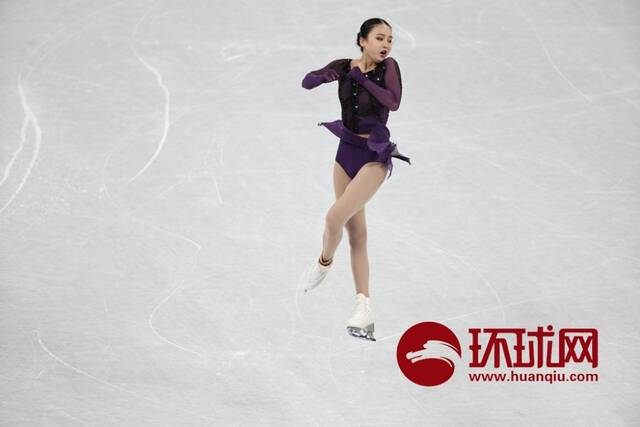 冬奥会花样滑冰团体赛举行，中国小将朱易冬奥会首秀