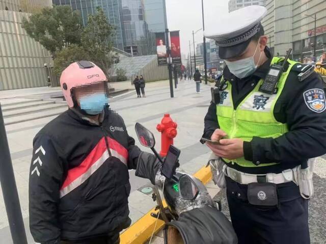 沪交警严查非机动车交通违法，6起典型案例被曝光