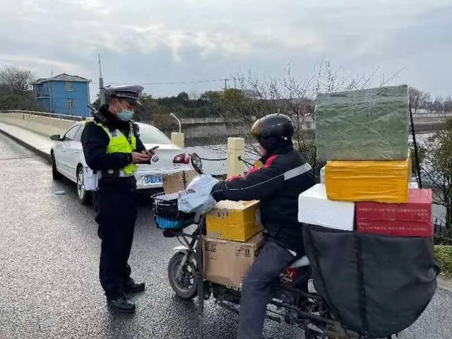 沪交警严查非机动车交通违法，6起典型案例被曝光