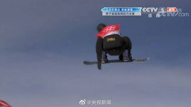 单板滑雪男子坡面障碍技巧决赛第二轮 苏翊鸣上升到第2名