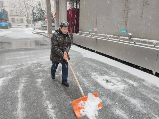 抢不到冰墩墩的你，快来南航看“雪绒绒”吧！