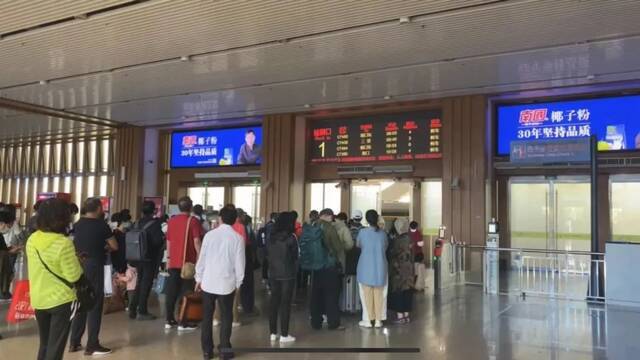 春节假期海南环岛高铁发送旅客71.7万人次