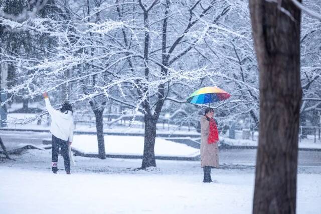 ▲雪中留影（谢焱摄）