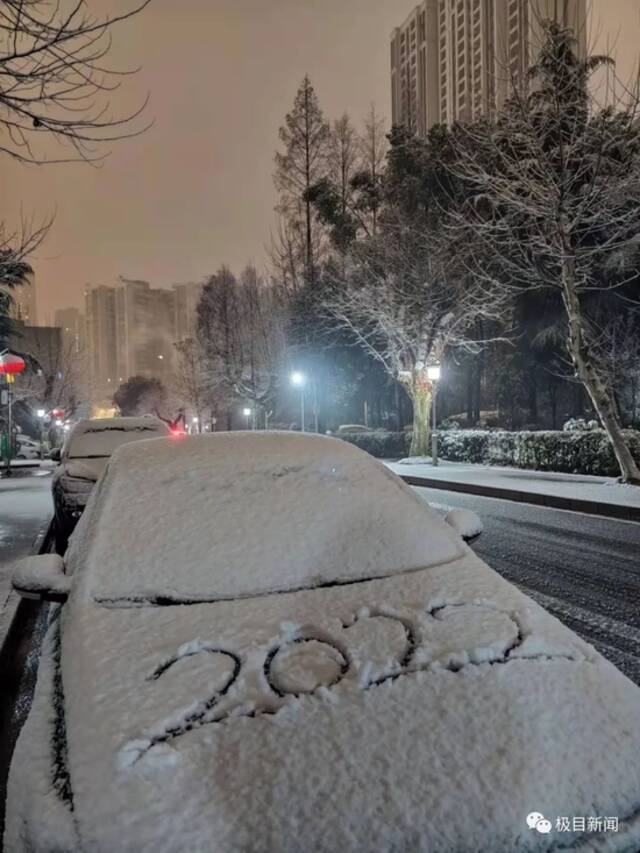 雪下了一整夜！湖北多地发布暴雪预警