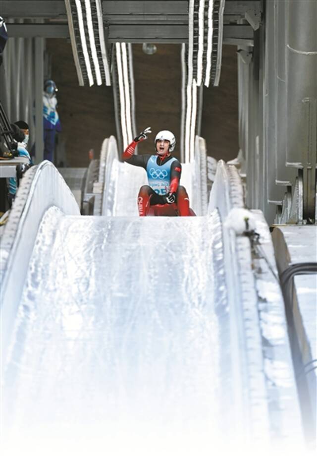 短道首金 “翊”鸣惊人 雪橇首秀