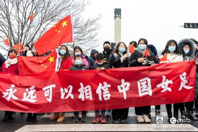 中国女足抵达苏州 将在定点酒店进行隔离