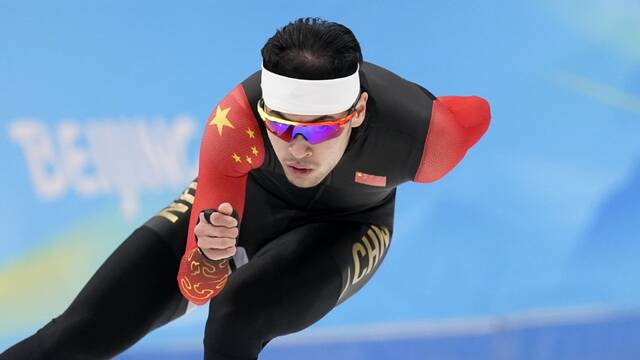 2022年2月4日，北京市，速度滑冰运动员宁忠岩训练备战。图源：视觉中国