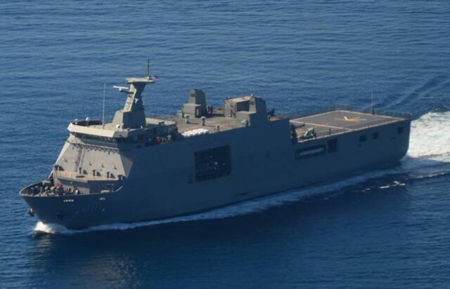 近年来，菲律宾大力推进国防现代化，图为菲律宾海军排水量最大的军舰——“达打”级战略运输舰。