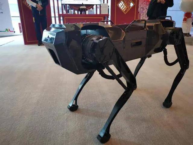 “兵器造”Panda5机械狗亮相北京冬奥之科技北京展示活动