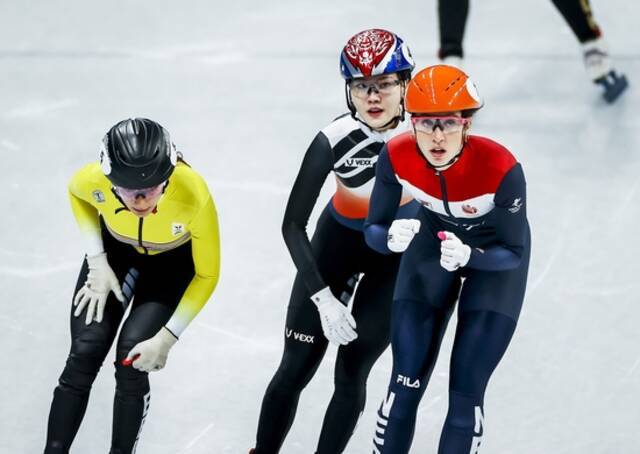 荷兰选手夺得短道速滑女子1000米金牌