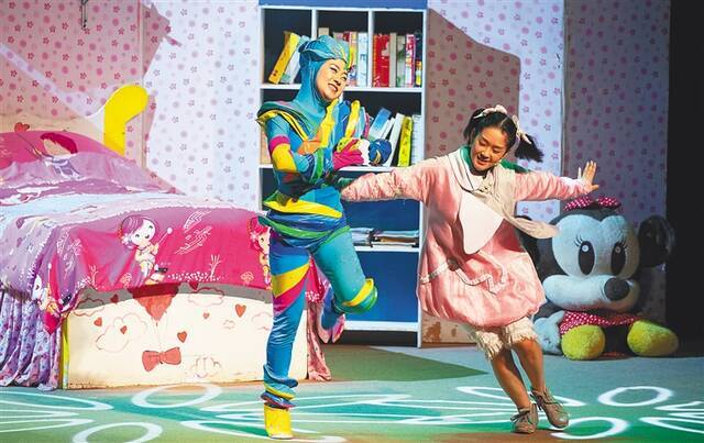 二月十日，儿童剧《罐头小人》在海南省歌舞剧院上演。海南日报记者 李天平 摄