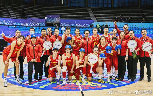 邓超恭喜中国女篮晋级2022世界杯