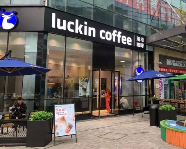 瑞幸咖啡成都某新开门店图片来源：每经记者刘雪梅摄
