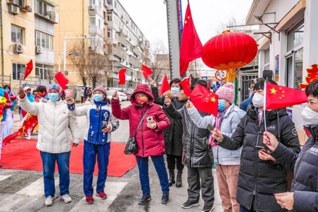 北京大兴西红门宏福园小区解封！居民收到“冰墩墩”