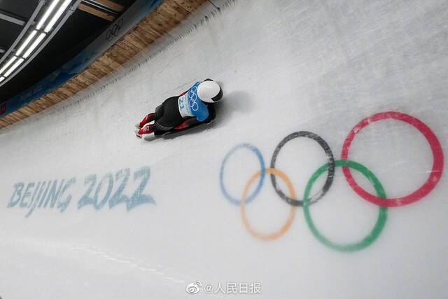 很棒了！中国姑娘钢架雪车滑出了风采