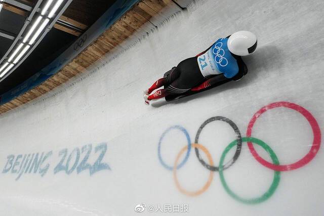 很棒了！中国姑娘钢架雪车滑出了风采