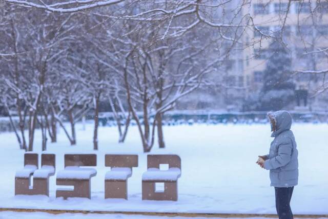 虎年的第一场雪！冰墩墩带你逛北科大校园！