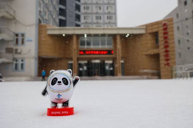 虎年的第一场雪！冰墩墩带你逛北科大校园！