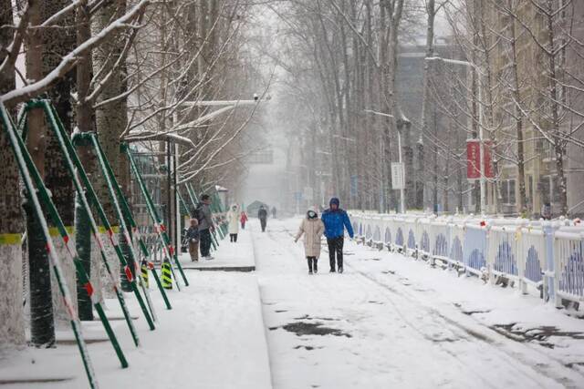 虎年的第一场雪！冰墩墩带你逛北科大校园！