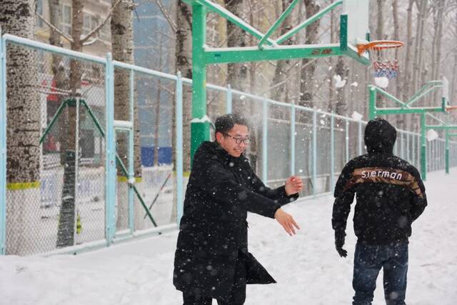 虎年的第一场雪！冰墩墩带你逛北科大校园！