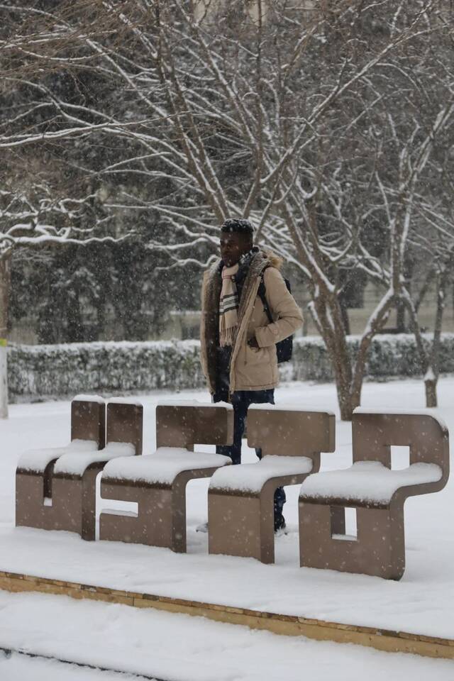 虎年的第一场雪！冰墩墩带你逛北科大校园！