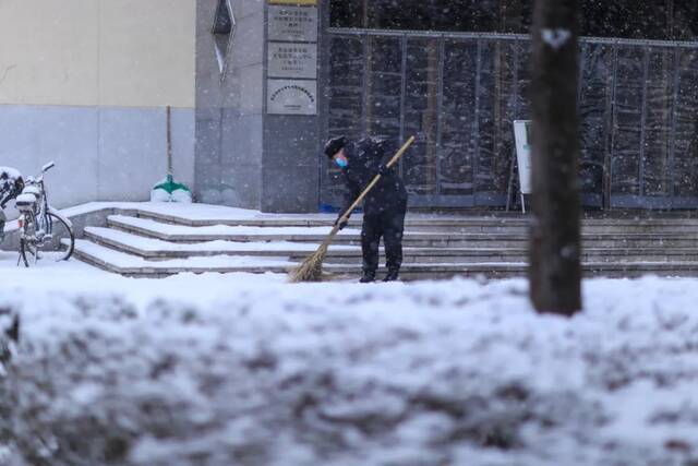 虎年的第一场雪！冰墩墩带你逛北科大校园！