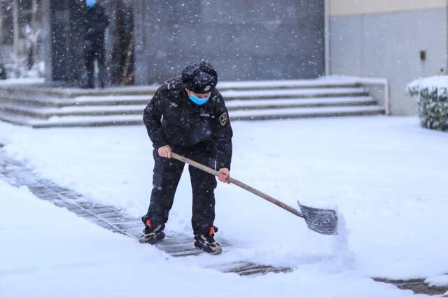 虎年的第一场雪！冰墩墩带你逛北科大校园！