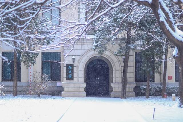 虎年的第一场雪！冰墩墩带你逛北科大校园！