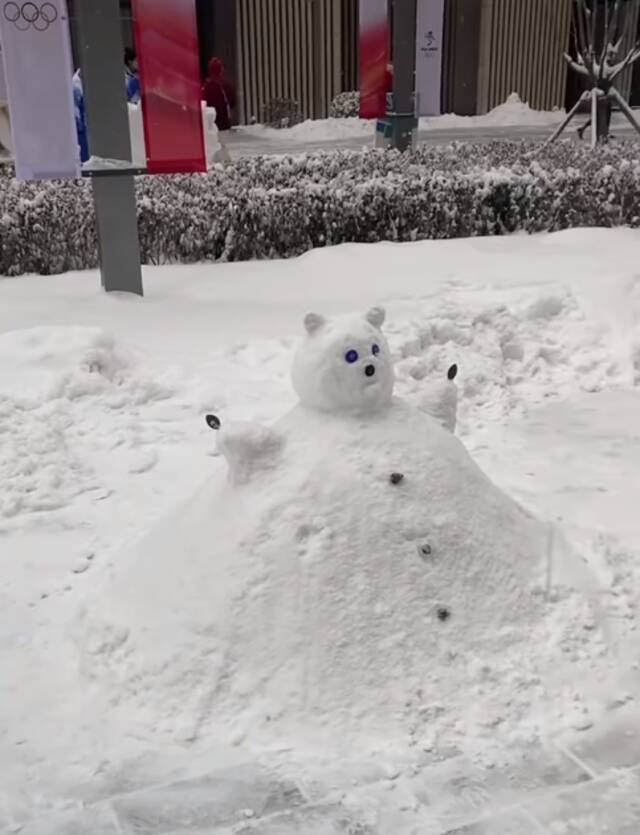 如童话世界！多国运动员晒冬奥村可爱雪人 赞志愿者太有创意