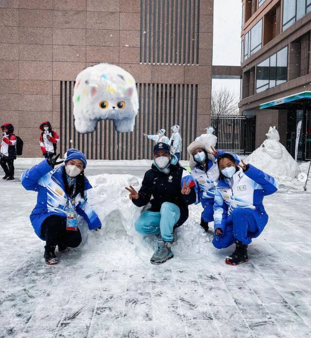 如童话世界！多国运动员晒冬奥村可爱雪人 赞志愿者太有创意