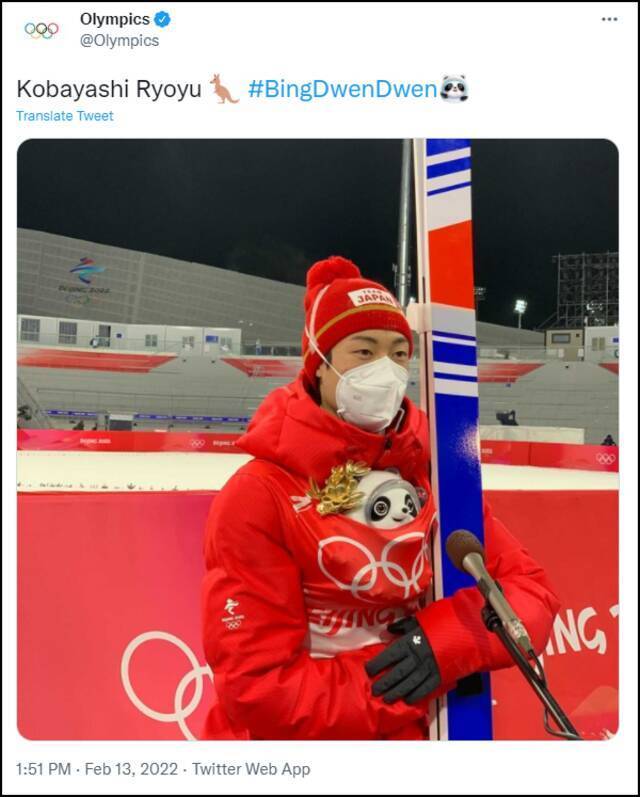 “墩不离身” 冬奥会日本首金得主变袋鼠